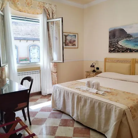 Trinacria Hotel 3*